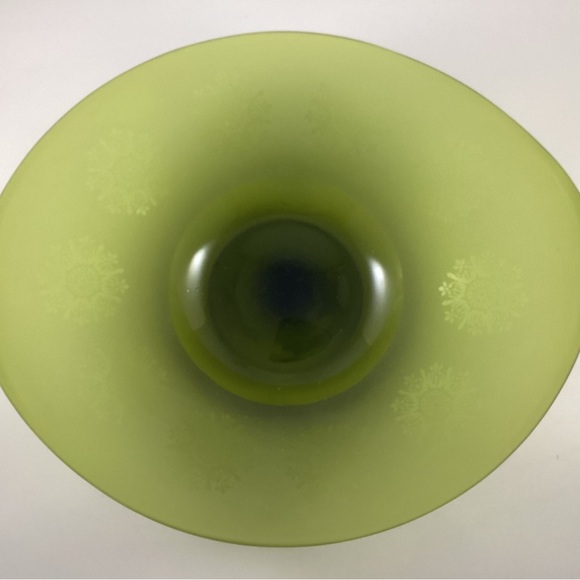 Vintag eOval Glass Bowl Circa 1960s - Picture 4 of 10